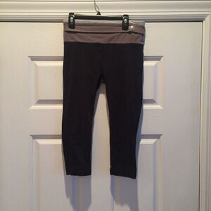 PINK Yoga Capri Pants